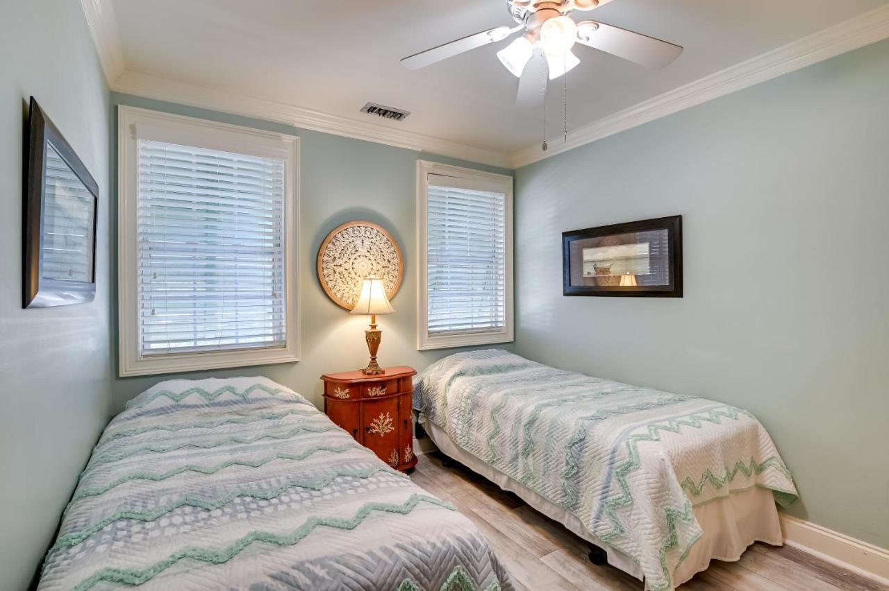 Beachfront Murrells Inlet - Walk To Pier! Holiday home Myrtle Beach