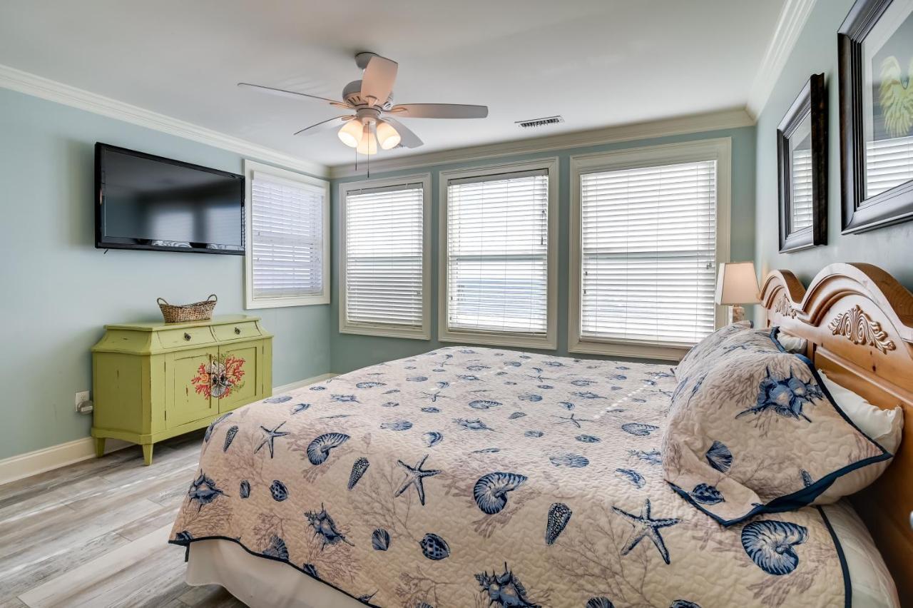 Beachfront Murrells Inlet - Walk To Pier! Holiday home Myrtle Beach