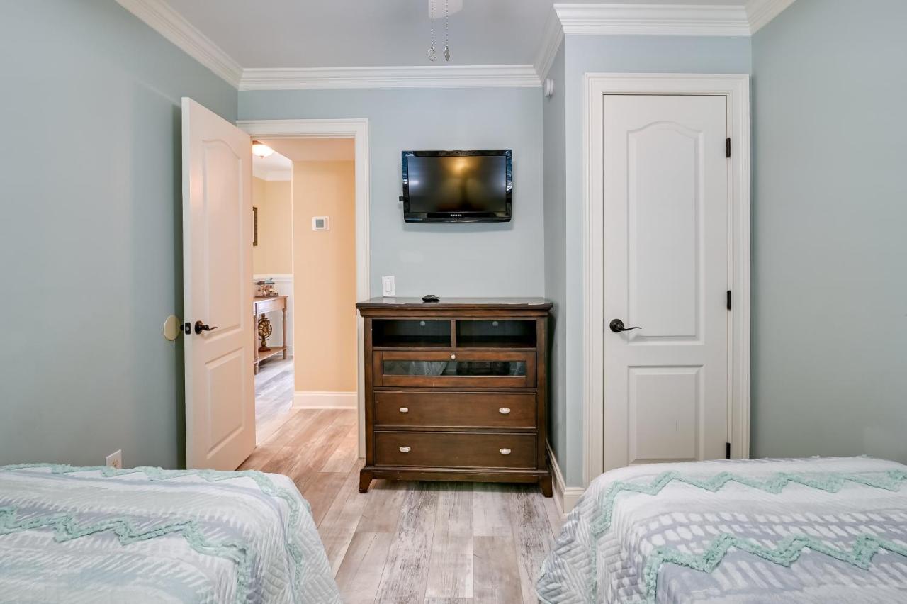 Beachfront Murrells Inlet - Walk To Pier! Holiday home Myrtle Beach