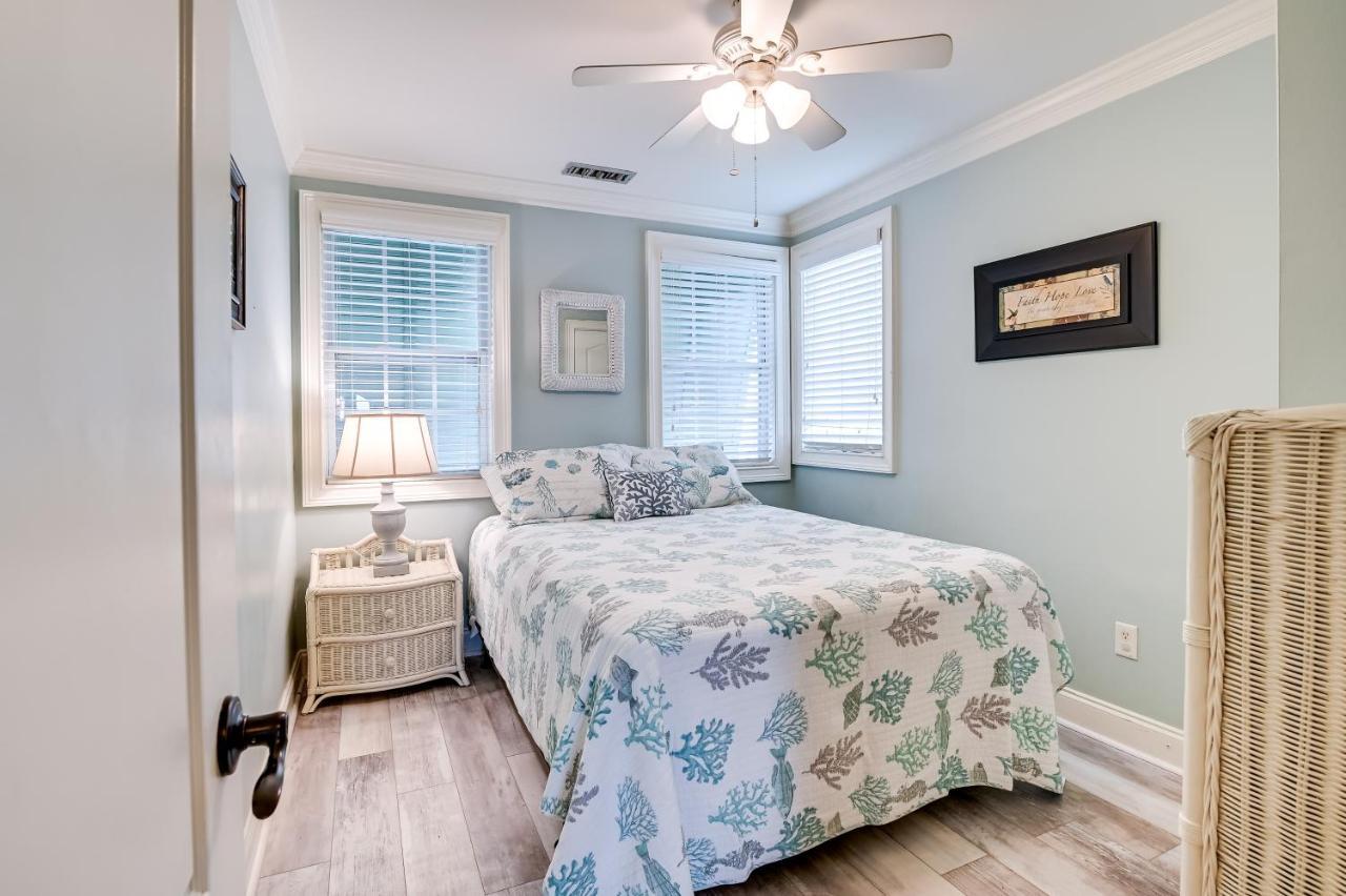 Beachfront Murrells Inlet - Walk To Pier! Holiday home *
