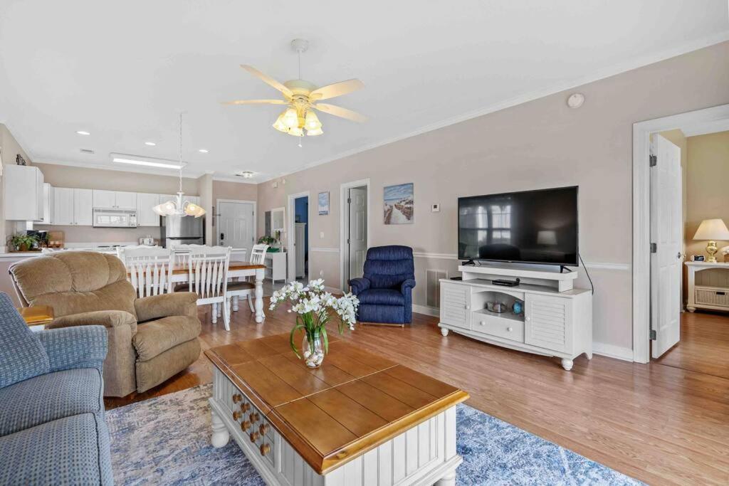2br 2ba Waterfront 10min To Beach And Market Common Apartment