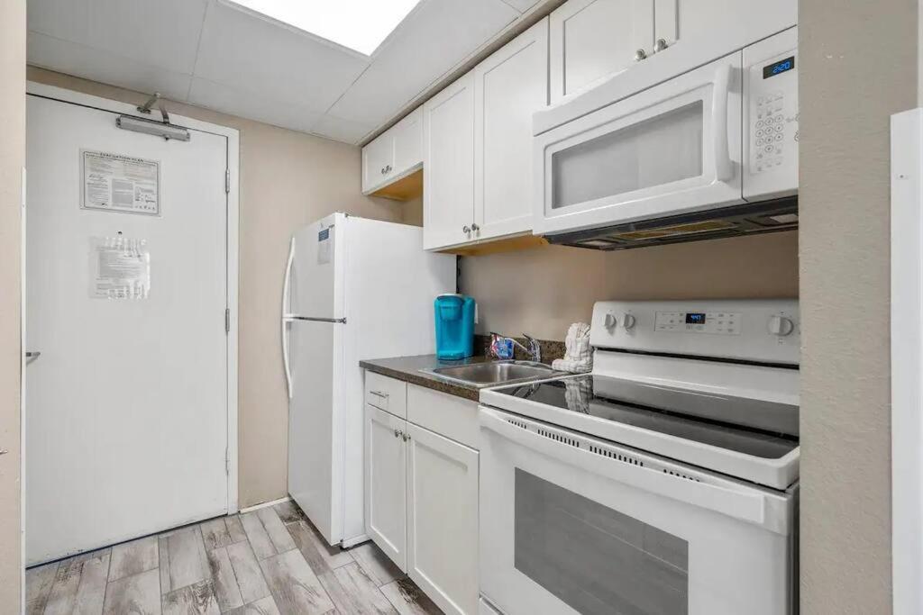Relaxing Oceanview With Full Kitchen In 306