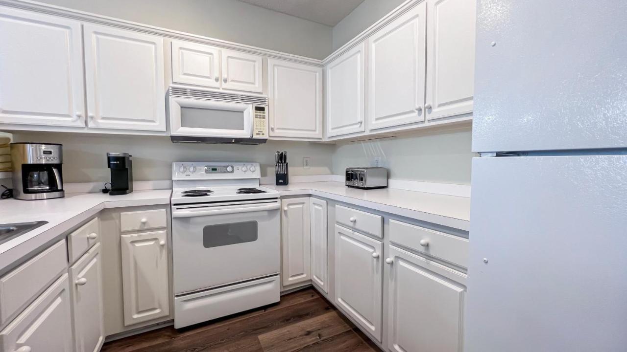 Holiday home Seven Oaks - 12-301
