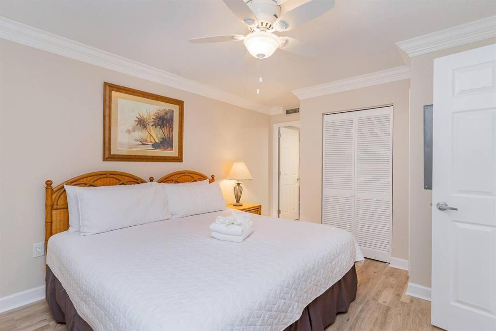 Recently Renovated, Oceanfront,great Views,pools! Holiday home *