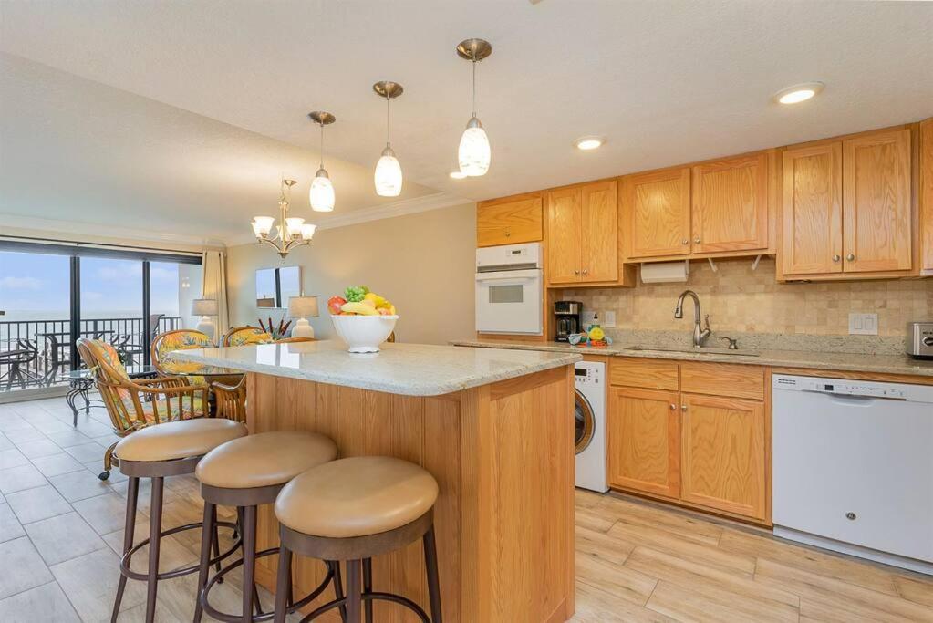Holiday home Recently Renovated, Oceanfront,great Views,pools! *