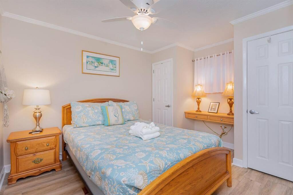 Recently Renovated, Oceanfront,great Views,pools! Holiday home *