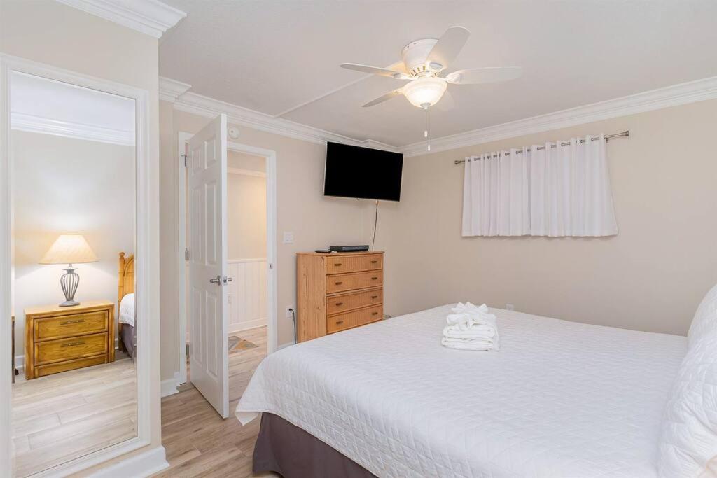 Holiday home Recently Renovated, Oceanfront,great Views,pools! *