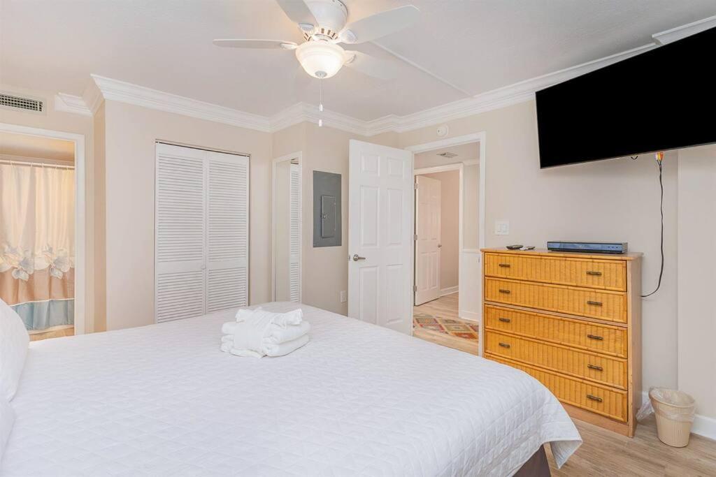 Holiday home Recently Renovated, Oceanfront,great Views,pools!