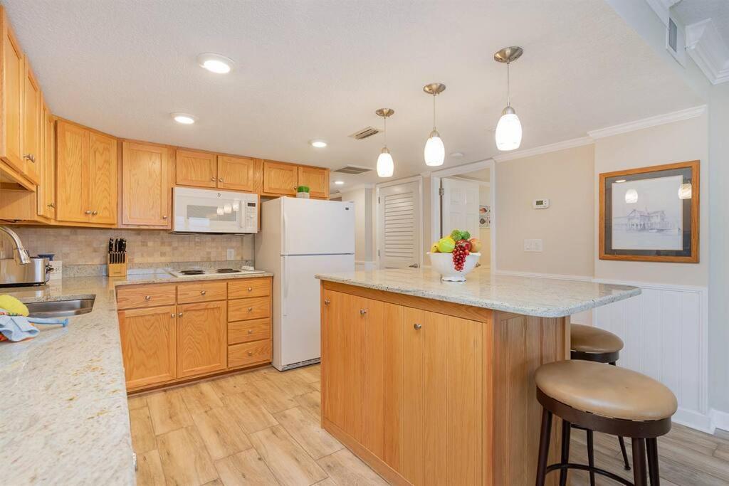 Holiday home Recently Renovated, Oceanfront,great Views,pools! *