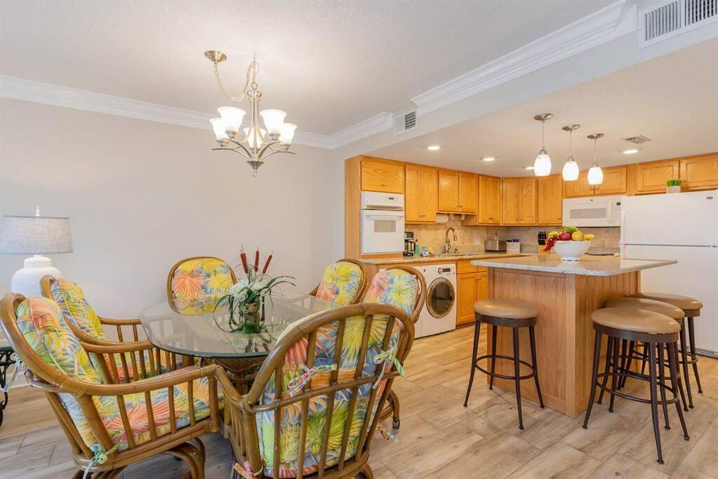 Recently Renovated, Oceanfront,great Views,pools!