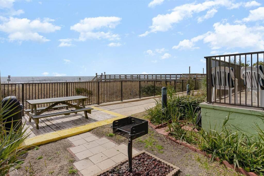 Recently Renovated, Oceanfront,great Views,pools! Holiday home Myrtle Beach