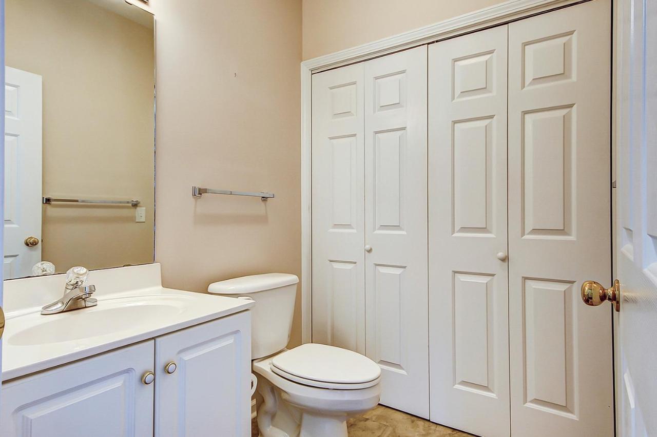 Apartment Fun And Sun At Fairway Oaks *