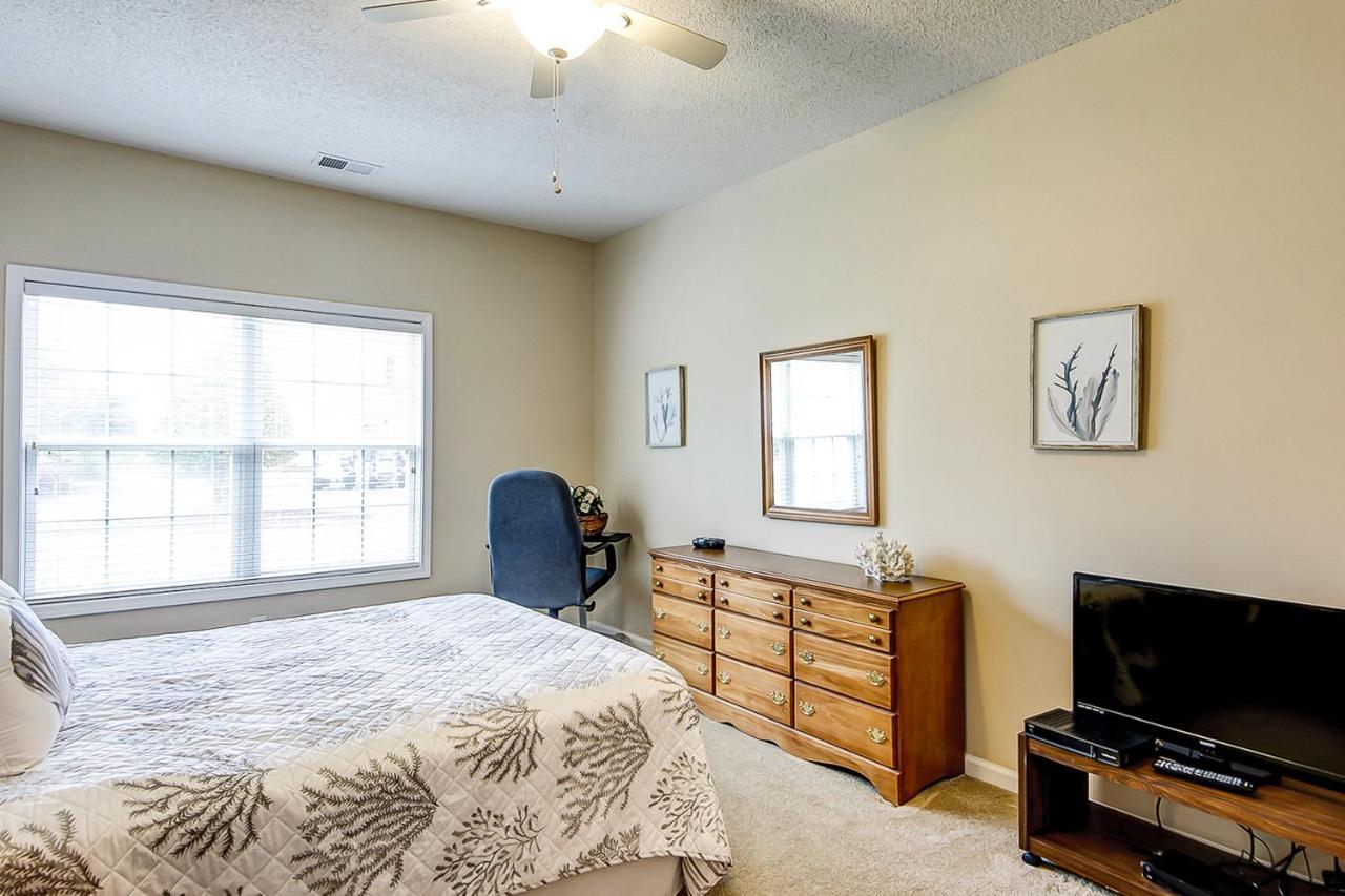 Apartment Fun And Sun At Fairway Oaks *