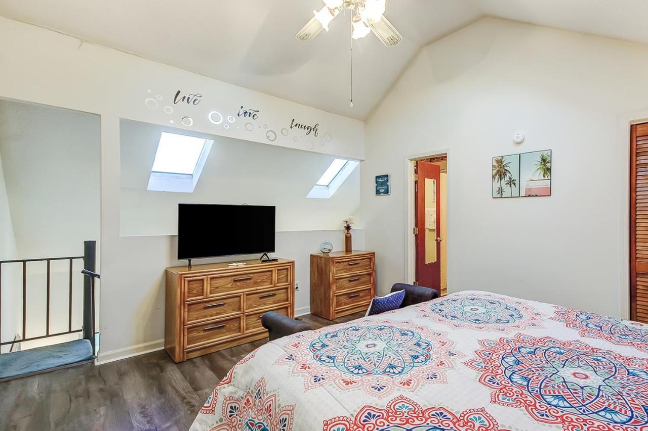 Apartment Fairway Village - B6