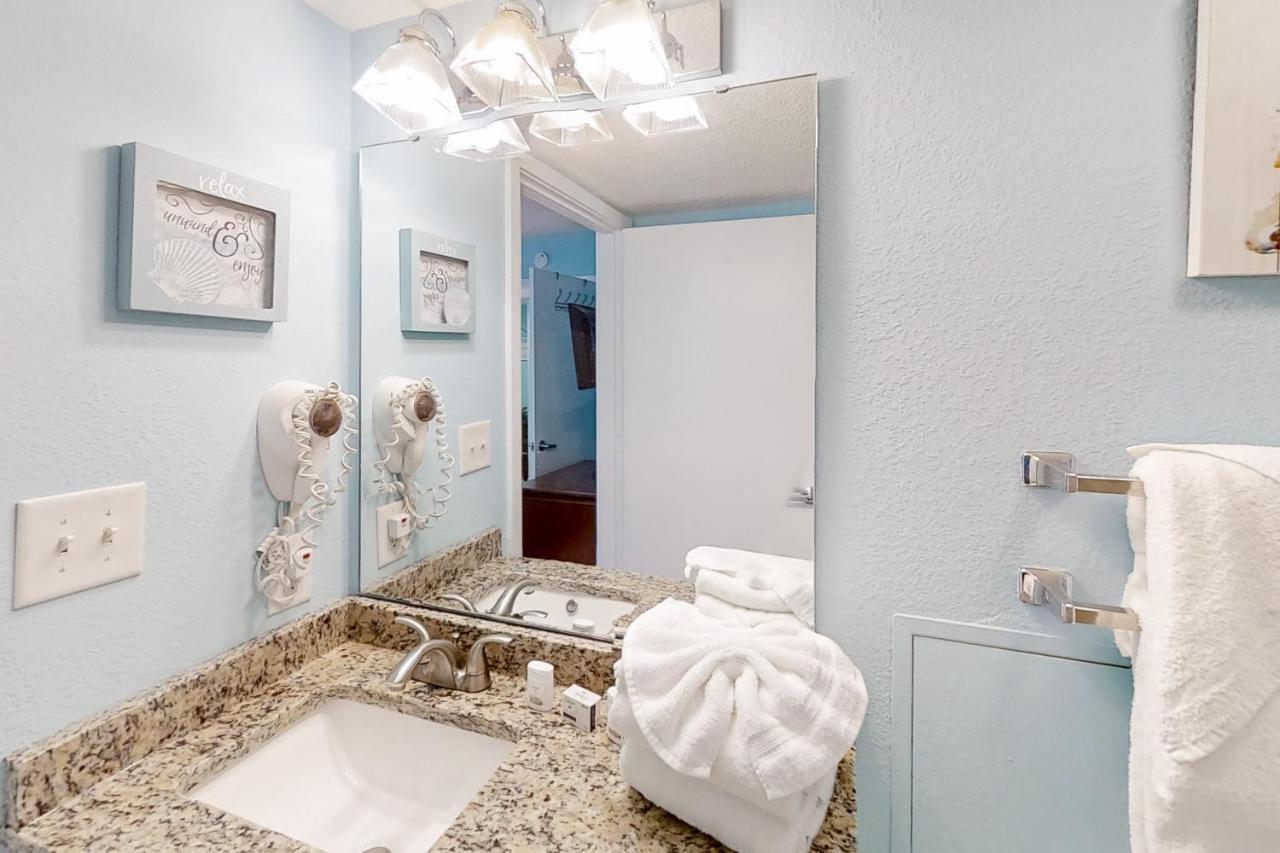 Roxanne Towers Ph1 Apartment *