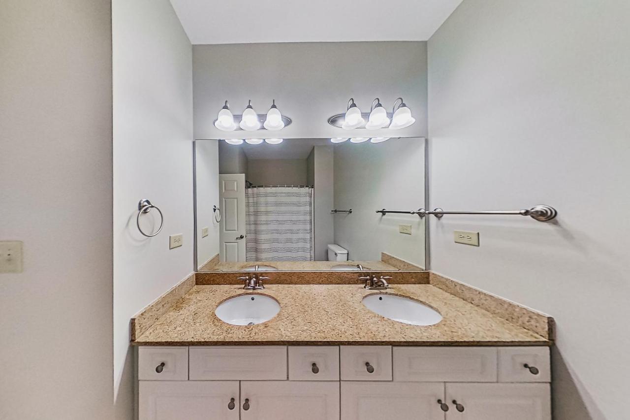 Apartment World Tour Retreat *