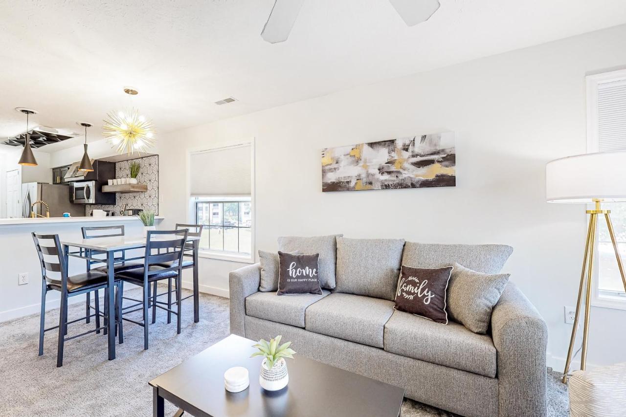 River Oaks 40d Apartment *