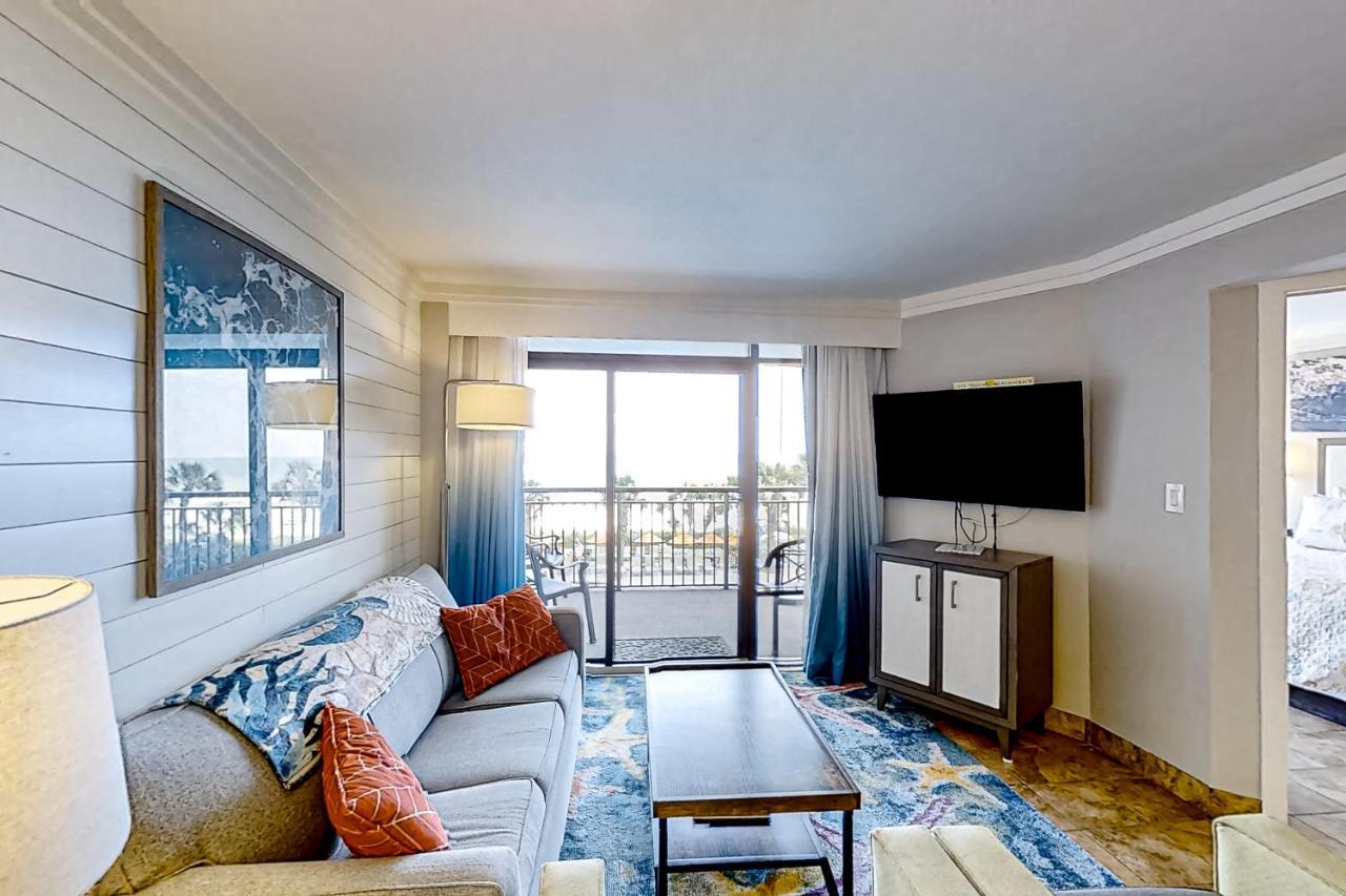 Apartment Cast A Wave, Unit 352