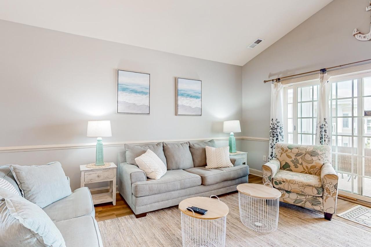Apartment Luster Leaf *