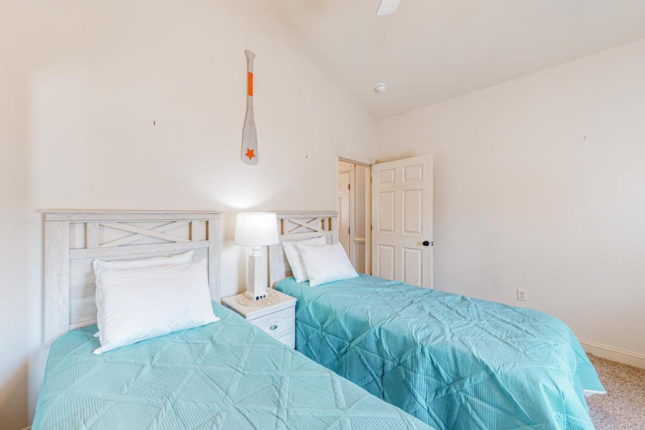 Apartment Luster Leaf