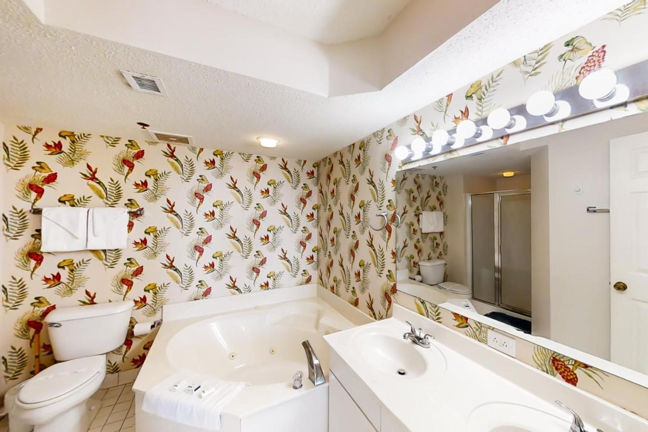 Club Iii 8-d Apartment