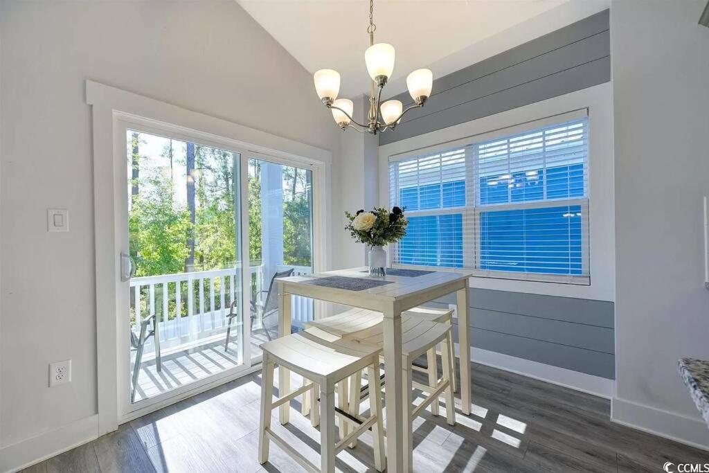 Brand New 3 Bed 2 And Half Bath, 4min Walk To Beach Holiday home *