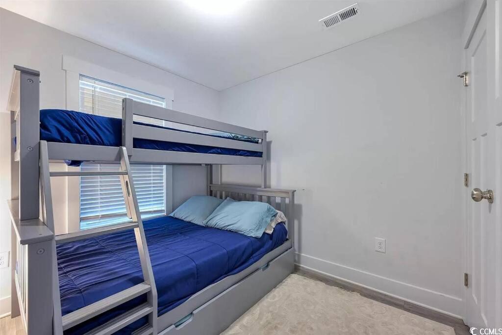 Brand New 3 Bed 2 And Half Bath, 4min Walk To Beach Holiday home Myrtle Beach
