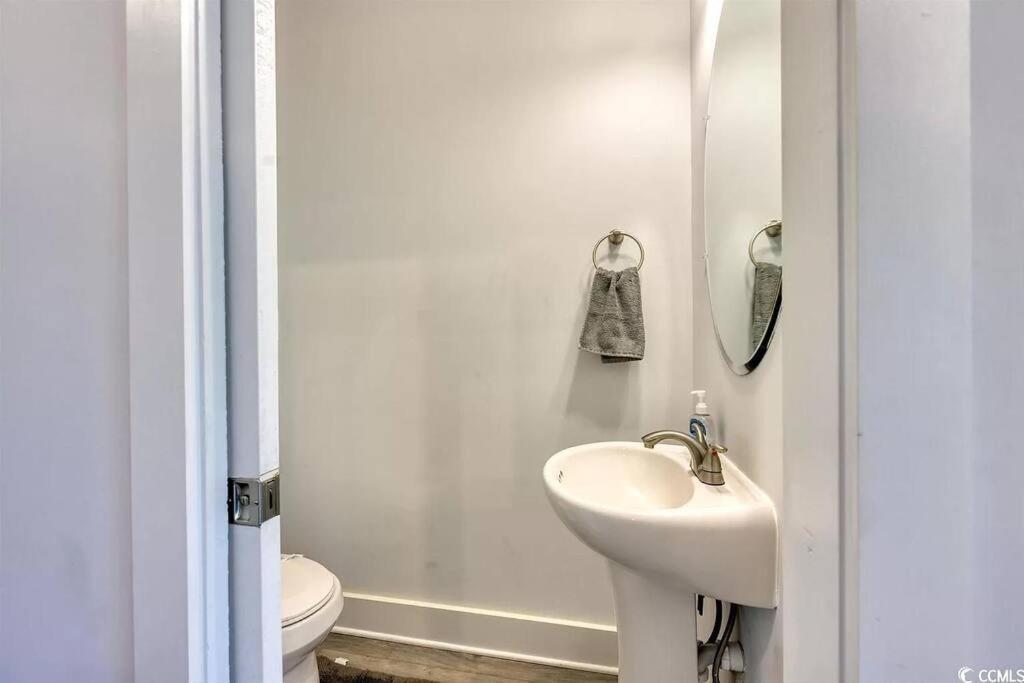 Brand New 3 Bed 2 And Half Bath, 4min Walk To Beach *
