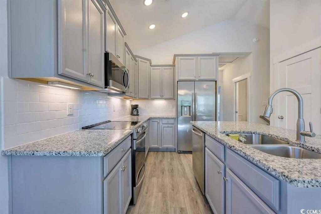 Brand New 3 Bed 2 And Half Bath, 4min Walk To Beach * Myrtle Beach