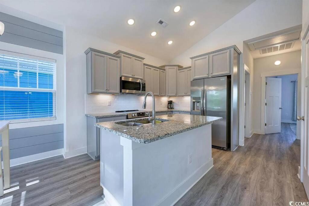 Brand New 3 Bed 2 And Half Bath, 4min Walk To Beach Myrtle Beach