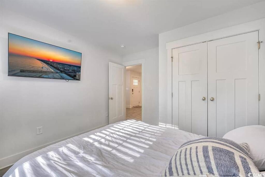 Brand New 3 Bed 2 And Half Bath, 4min Walk To Beach