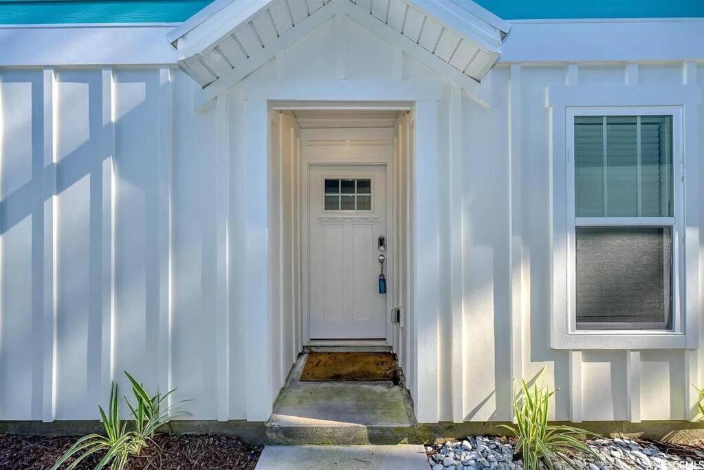 Brand New 3 Bed 2 And Half Bath, 4min Walk To Beach *