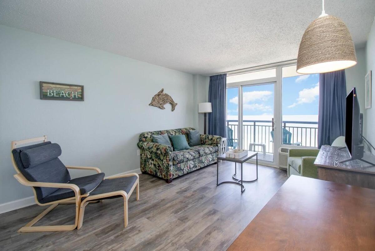 Downtown Oceanfront, Sleeps 4 Holiday home