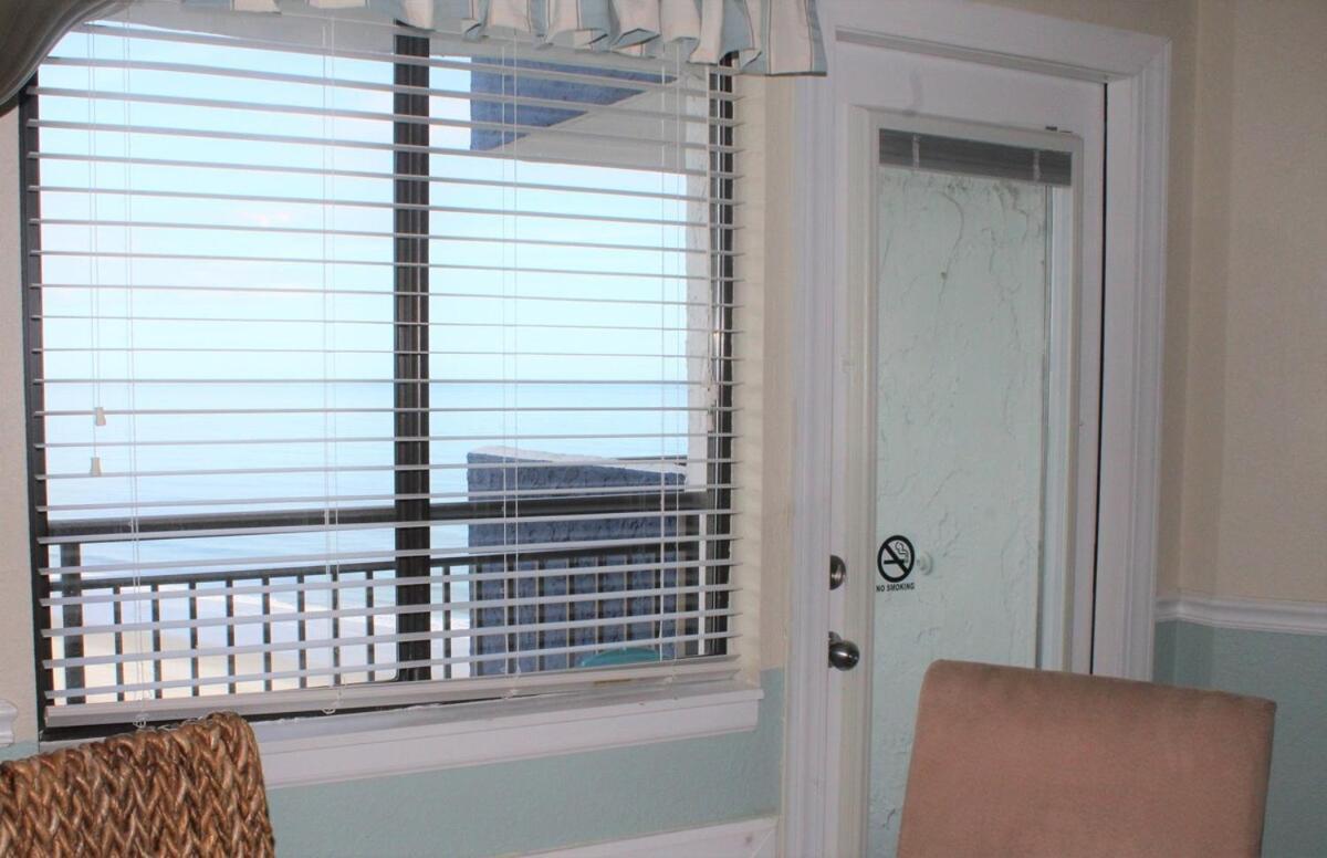 Blue Water Oceanview, 15th Floor Holiday home