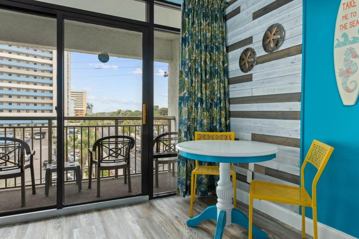 Cozy Oceanview Studio, Sleeps 4 * Myrtle Beach