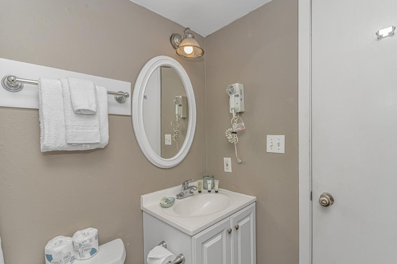 Stunning With Impeccable Oceanfront Views! Beautifully Updated - Palace 1202