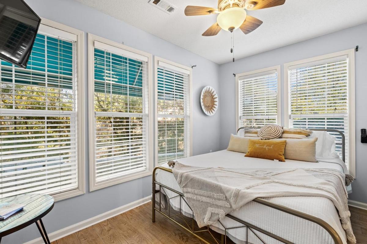 Coastal Living At Its Best! Apartment