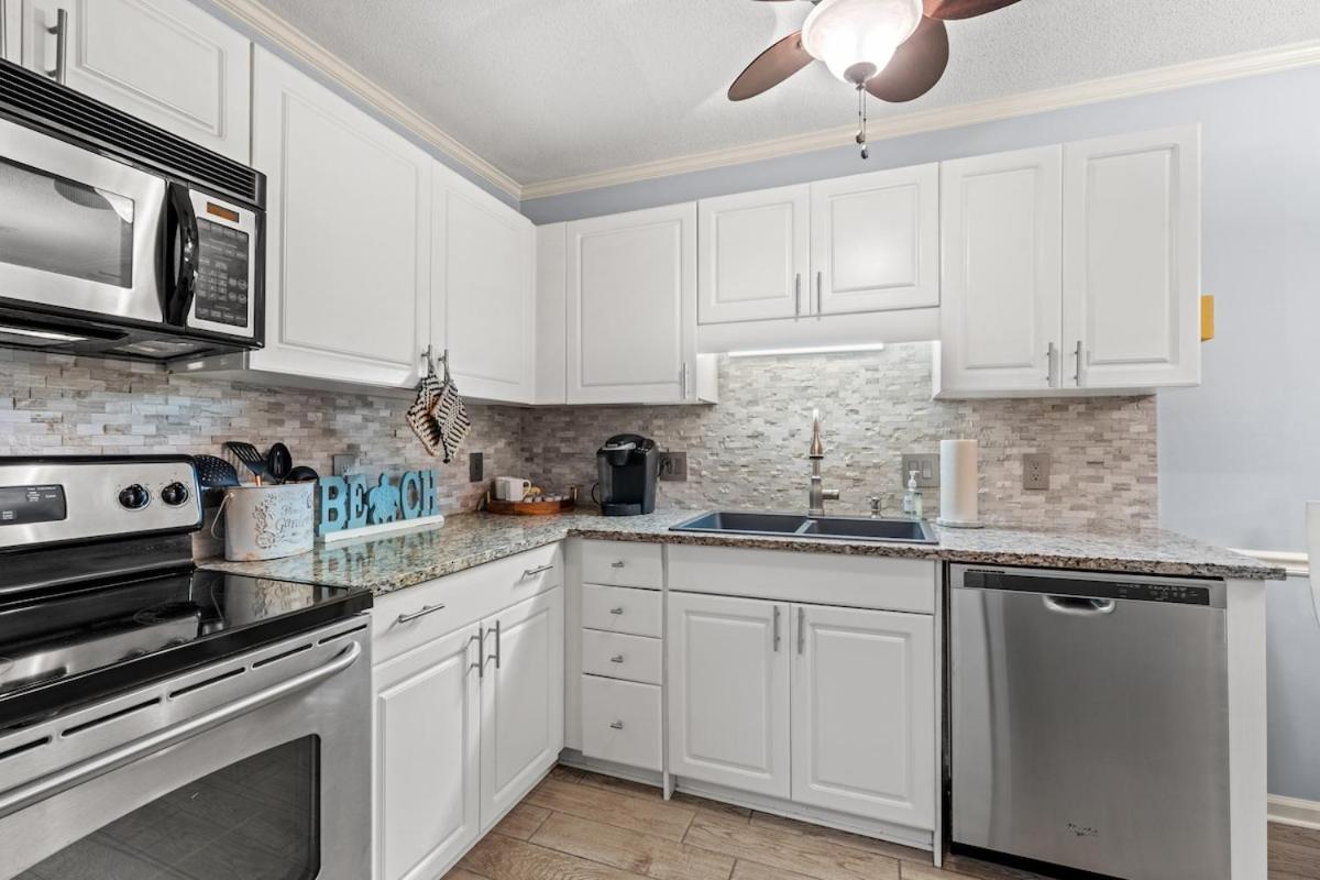 Apartment Coastal Living At Its Best!