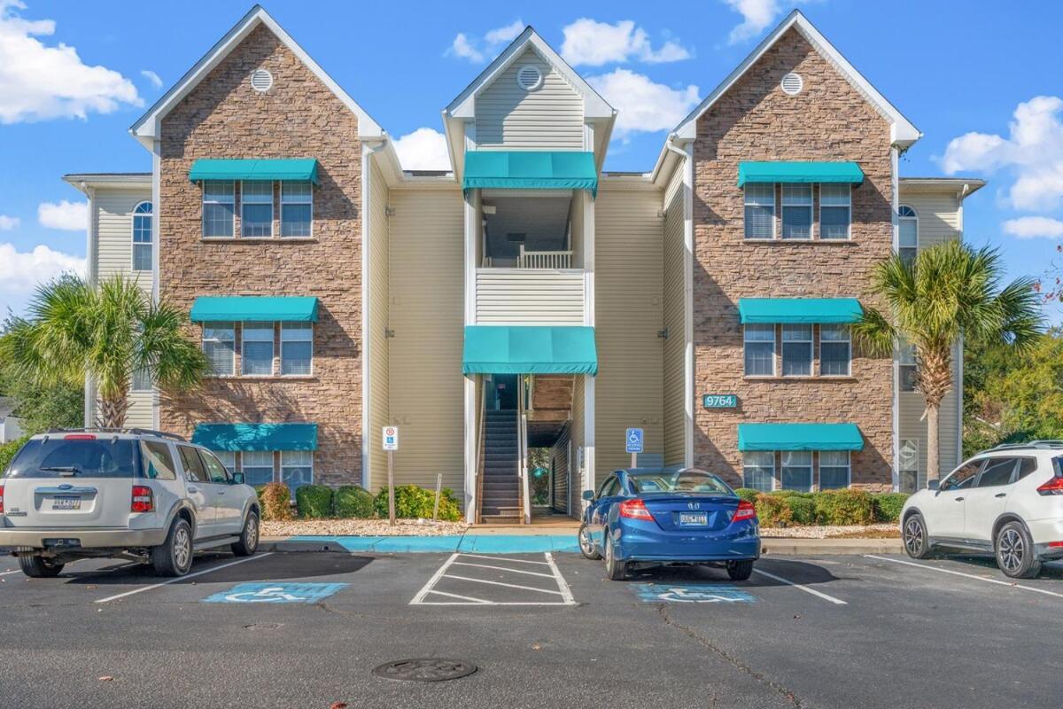 Coastal Living At Its Best! Apartment