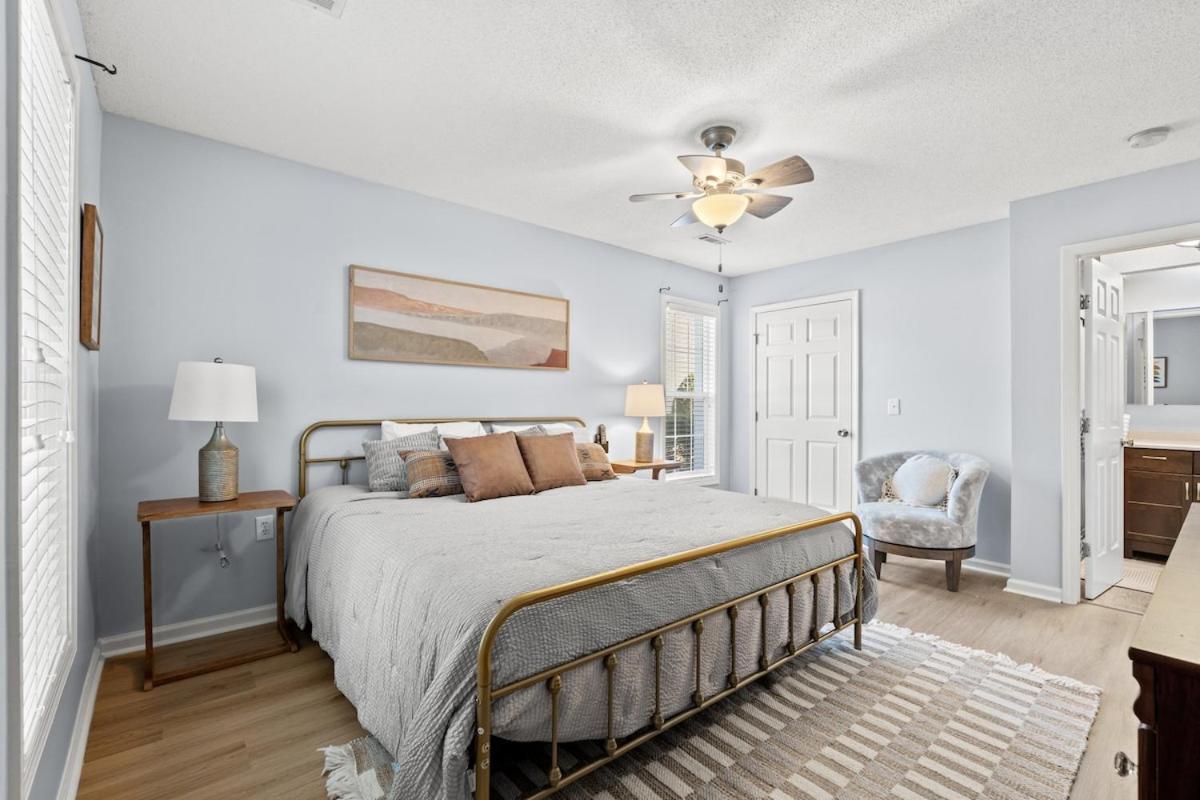 Coastal Living At Its Best! *