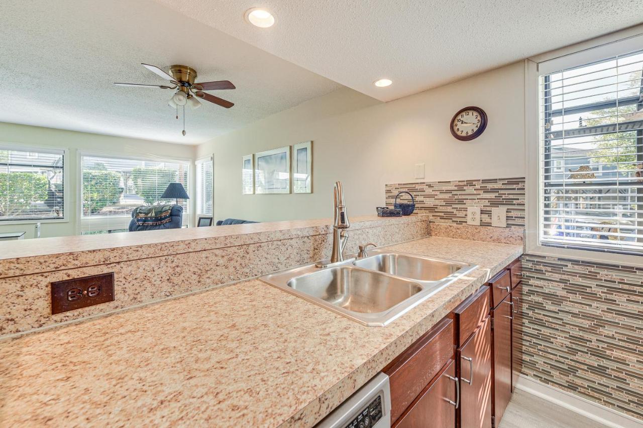 Myrtle First-floor Gem Pool And Access Apartment