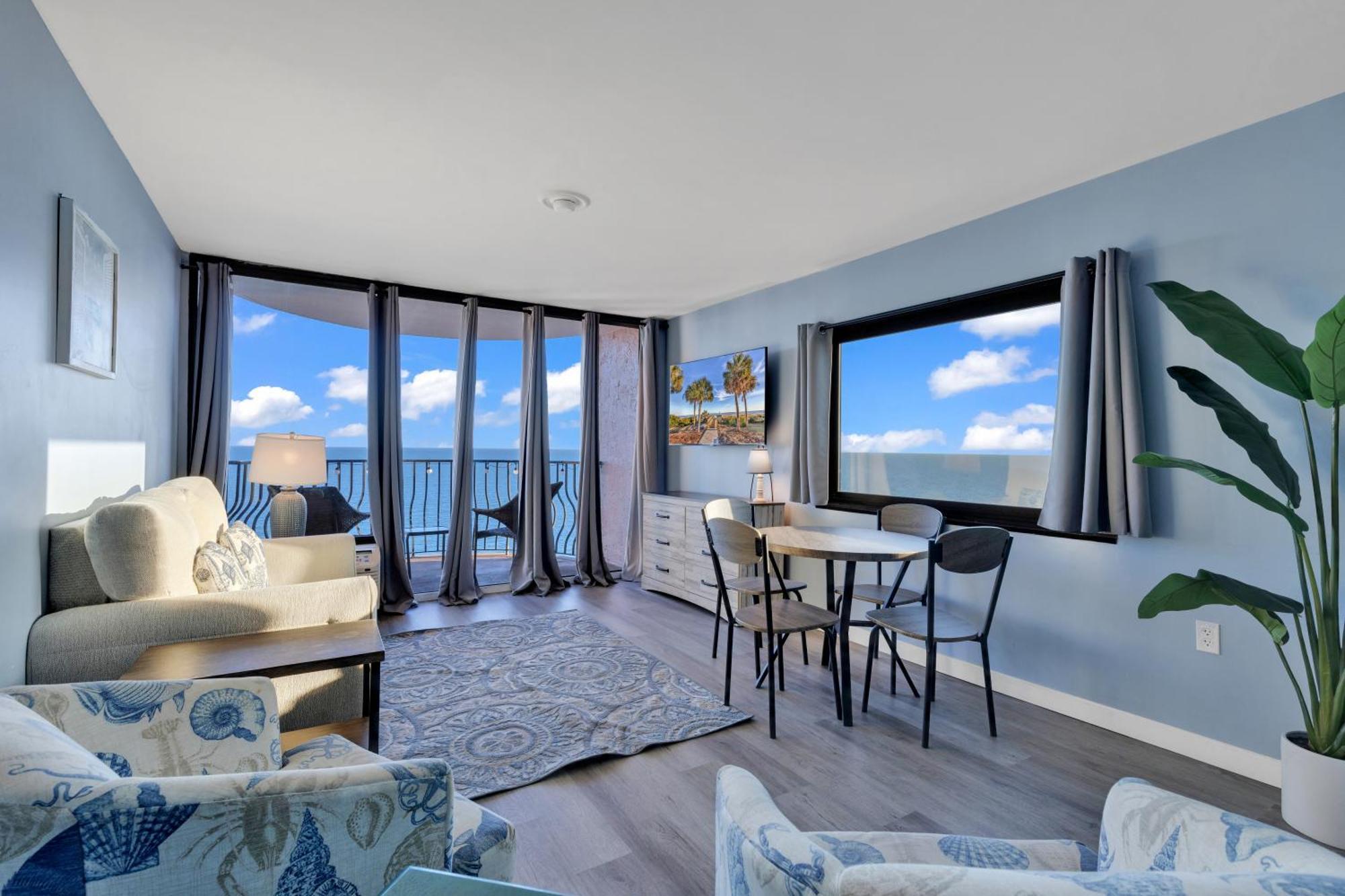 15-th Floor Ocean Front Views At Palms