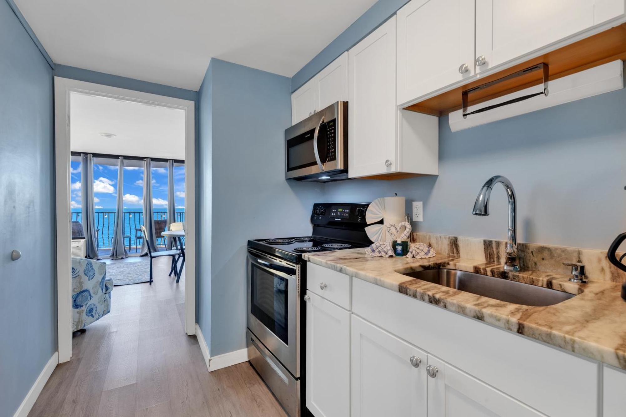 15-th Floor Ocean Front Views At Palms