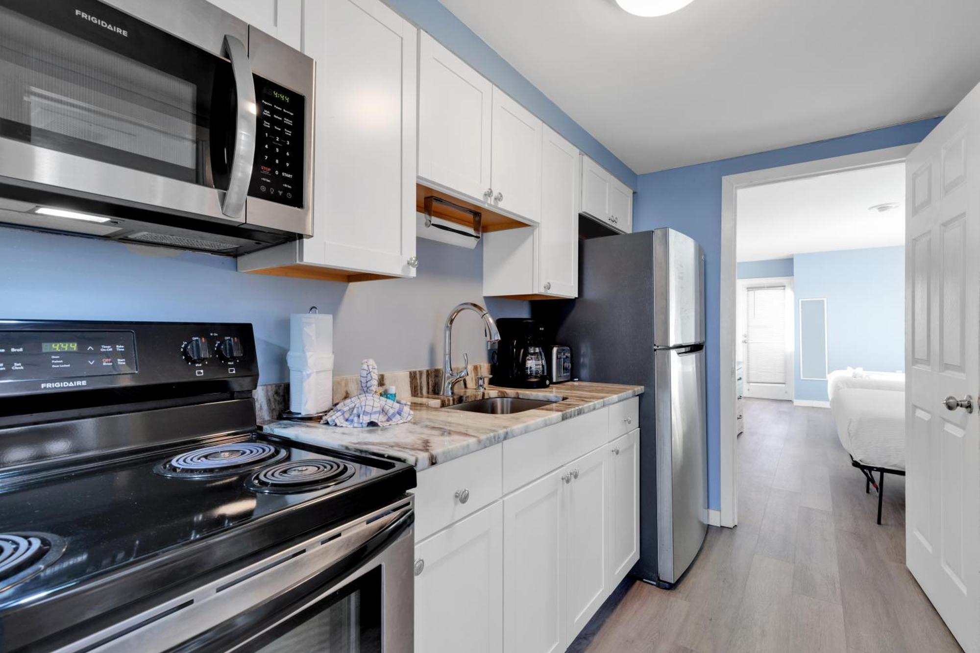 15-th Floor Ocean Front Views At Palms Apartment *