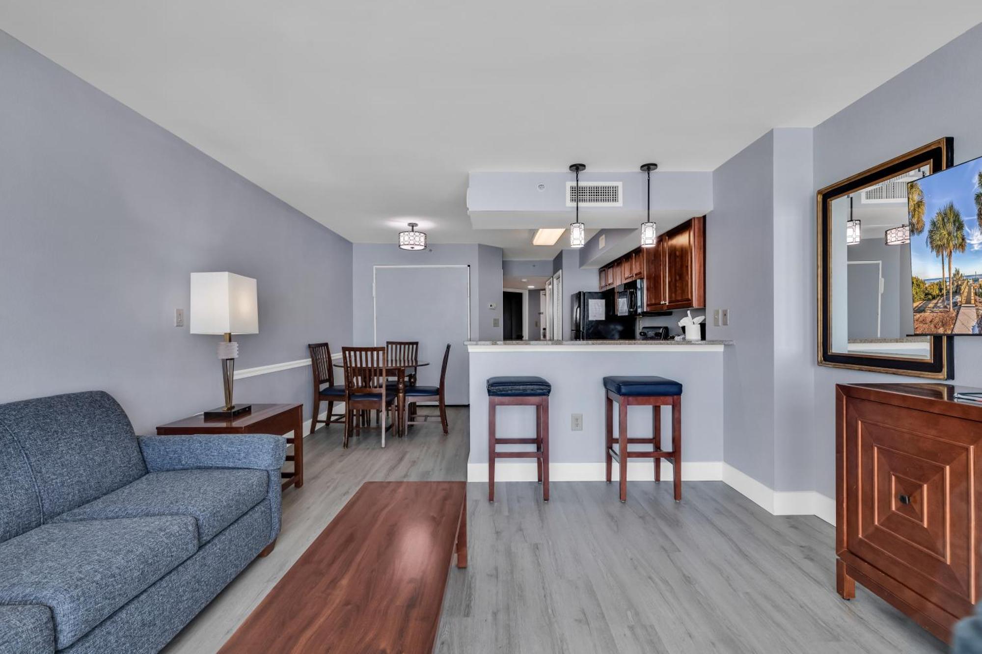 Bright Beachfront 1br At Dunes Village