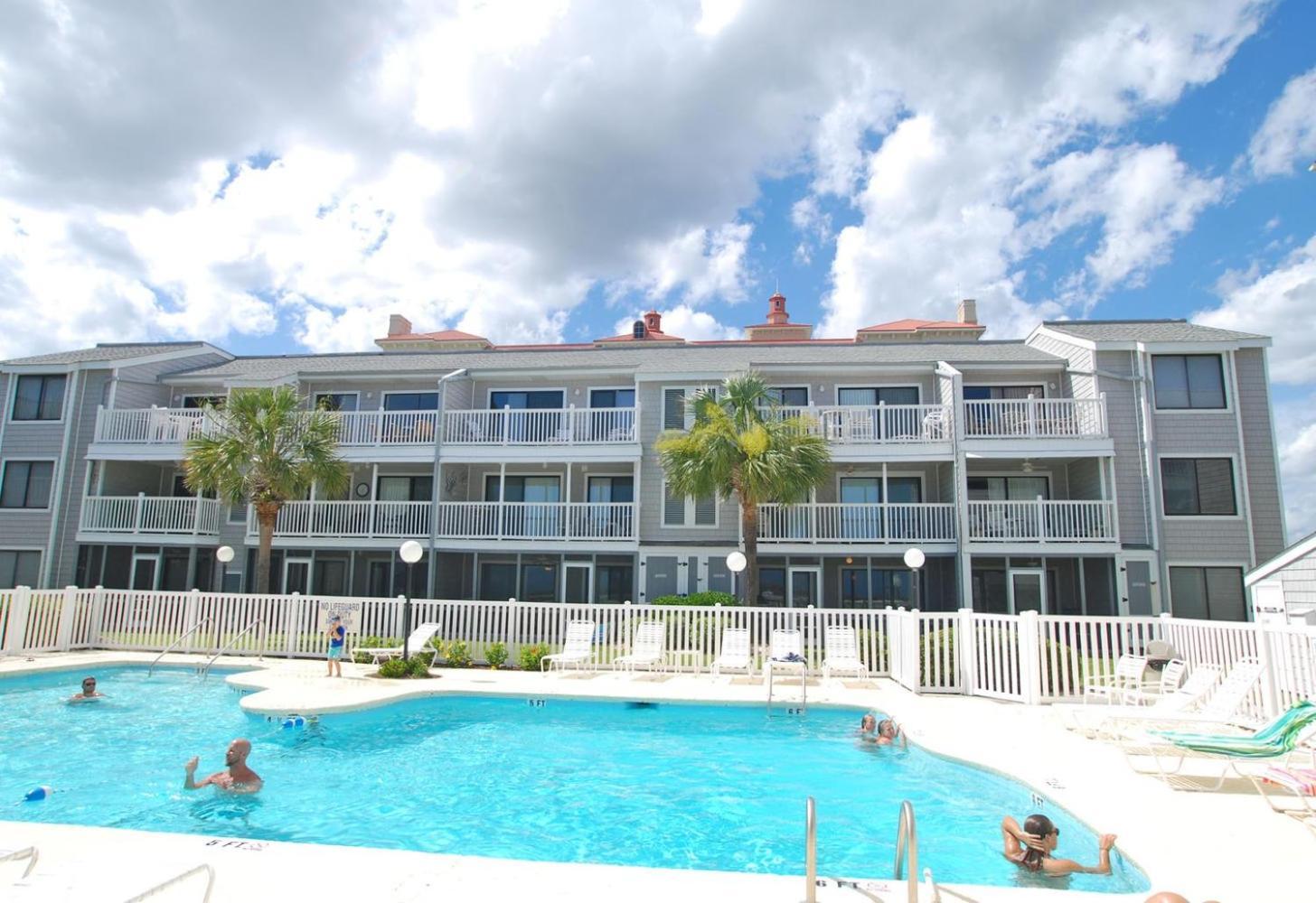 Apartment Sea Cloisters 303e *