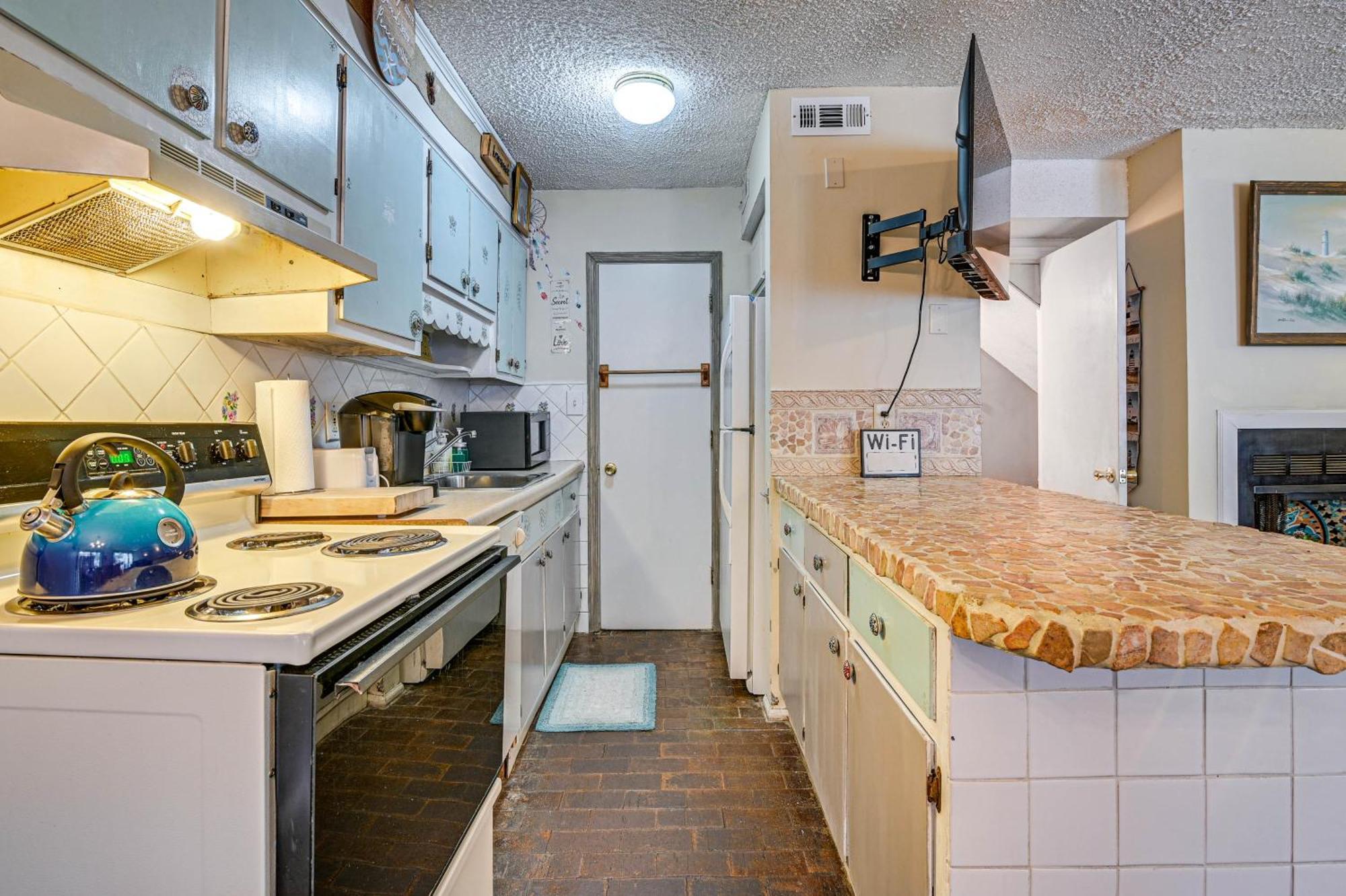 Bohemian Retreat - 2 Blocks To Ocean! *
