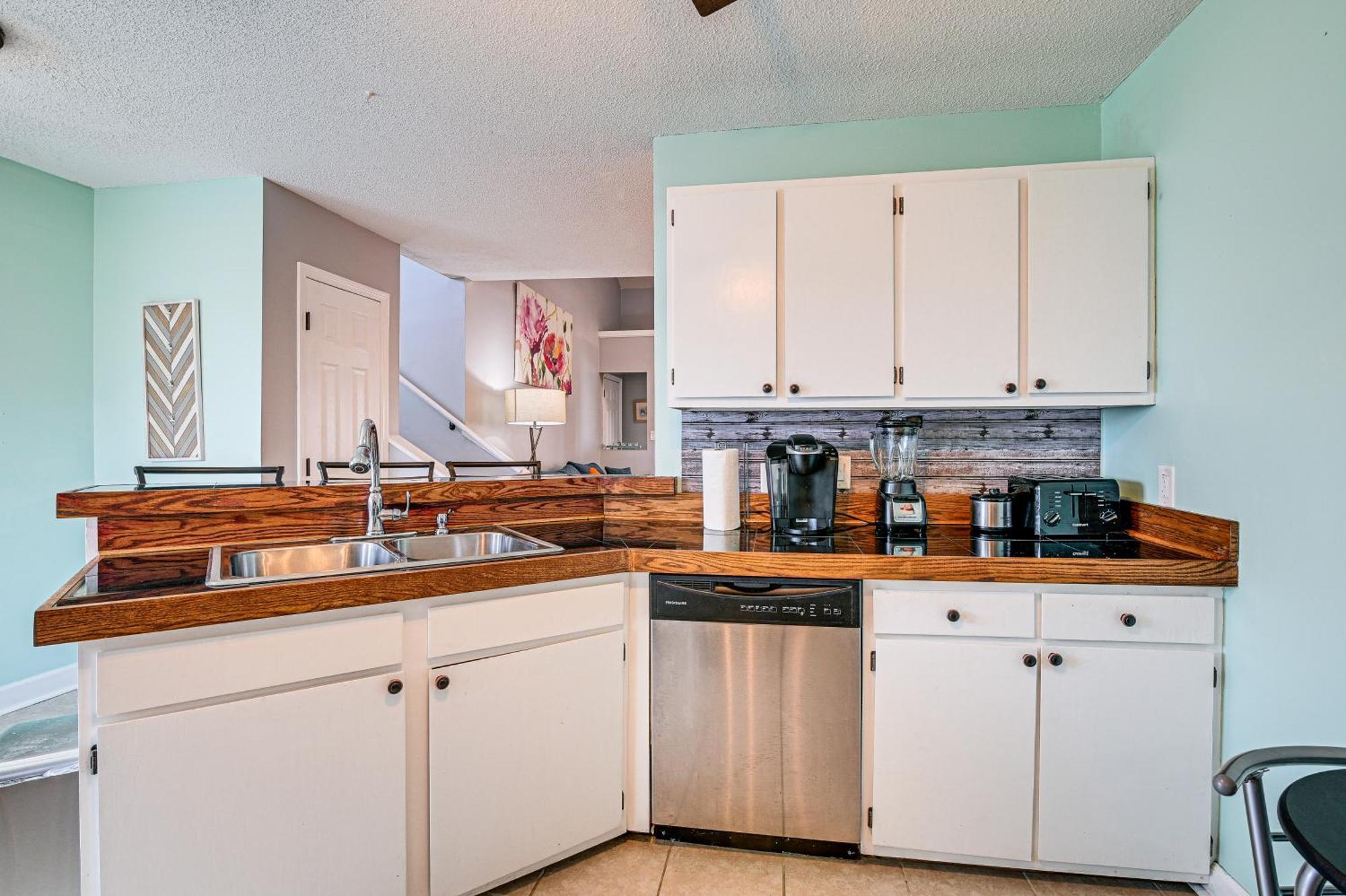 Surfside With Balconies 1 Mi To Ocean! * Myrtle Beach