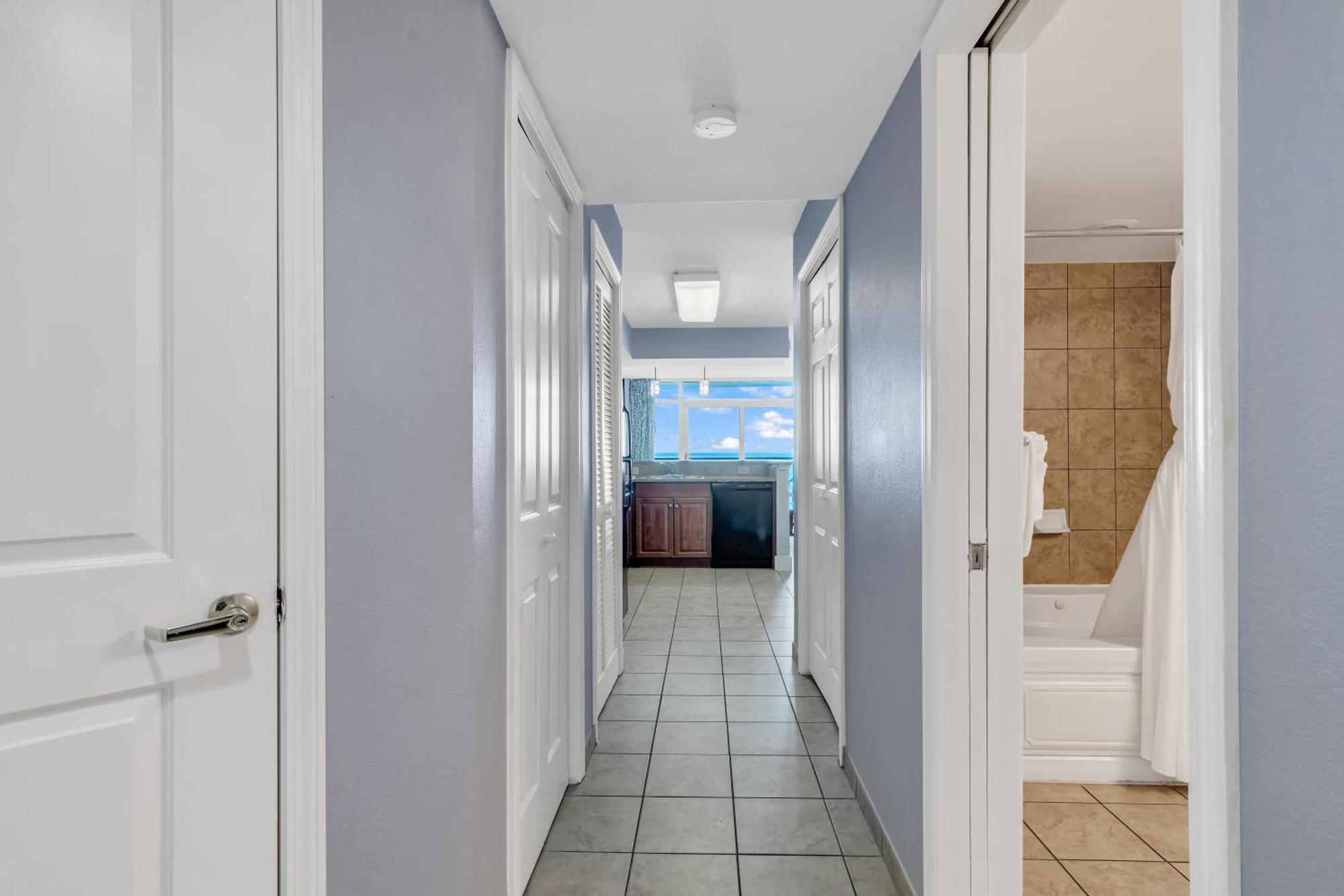 Apartment Bright Beachfront 1br At Dunes Village