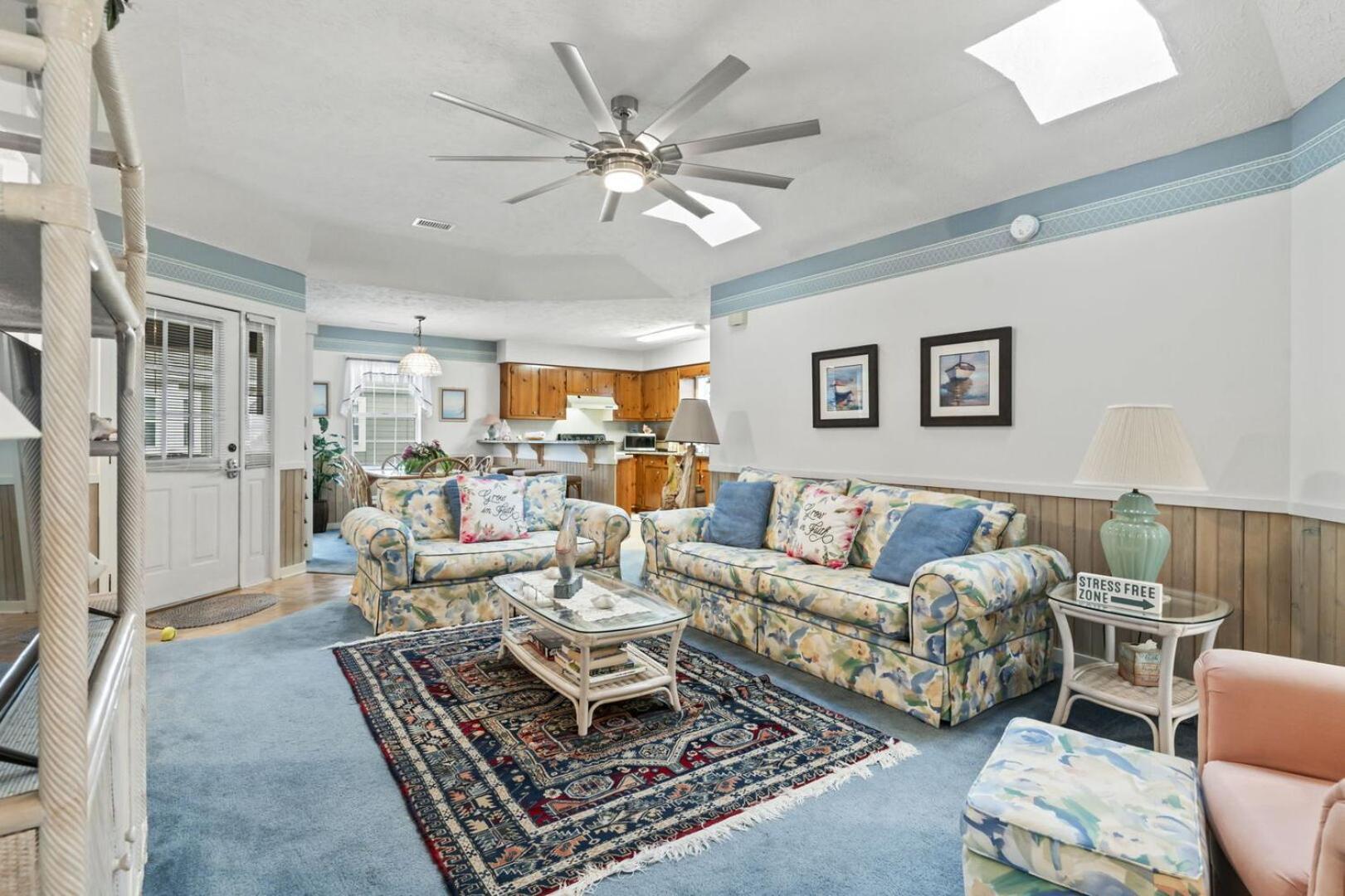 Two Bedroom House With Community Pool! Walk To The Beach! 299 Arrowhead Road Holiday home *